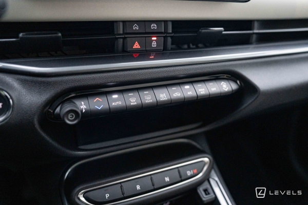 Fiat 600 Hybrid La Prima