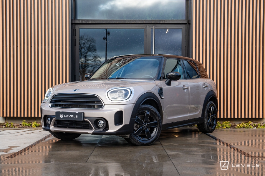 COUNTRYMAN COOPER Essential 136 ch BVA7