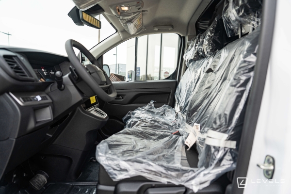 Utilitaire NOUVEAU PEUGEOT EXPERT M Fg 2.0 BLUEHDI 145CH S&S Pack Premium Connect BVA8