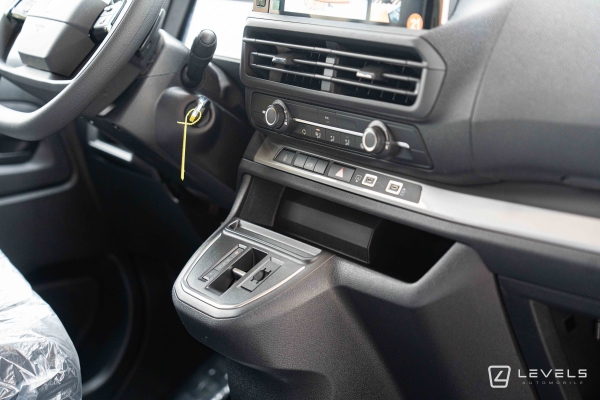 Utilitaire NOUVEAU PEUGEOT EXPERT M Fg 2.0 BLUEHDI 145CH S&S Pack Premium Connect BVA8