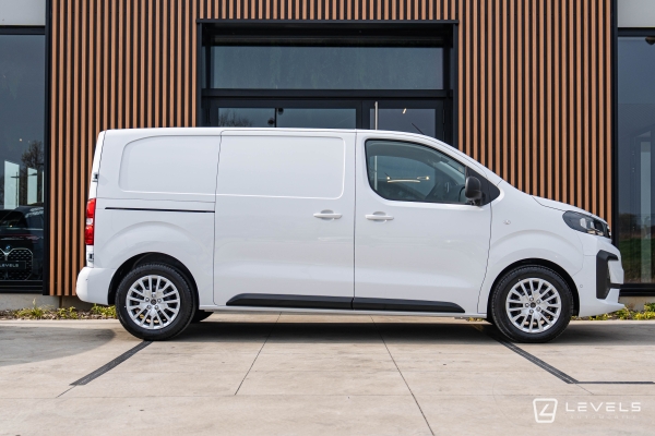 Utilitaire NOUVEAU PEUGEOT EXPERT M Fg 2.0 BLUEHDI 145CH S&S Pack Premium Connect BVA8