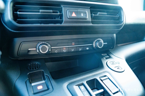 Utilitaire NOUVEAU OPEL COMBO M CARGO 130CH BVA8 - 2 PLACES - 