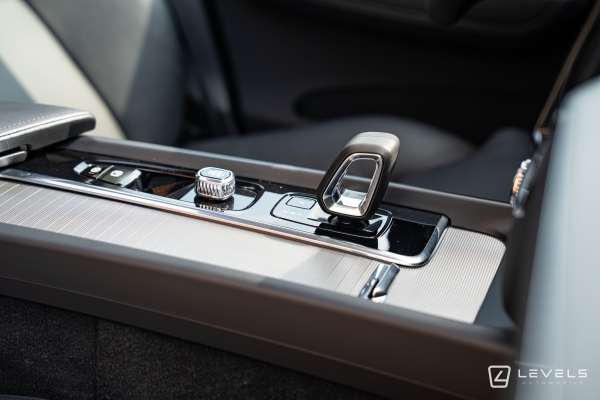  Volvo XC60 T6 253 + 145 ch Recharge Ultimate Style Dark