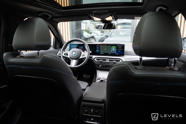 BMW SERIE 320e TOURING 204Ch M Sport