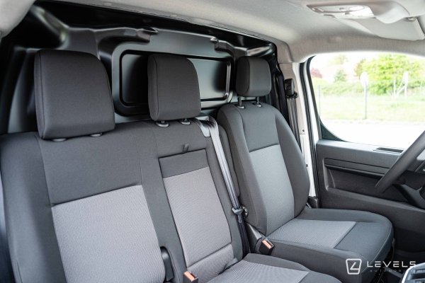 Utilitaire NOUVEAU PEUGEOT EXPERT M Fg 2.0 BLUEHDI 145CH  Pack Premium Connect BVA8