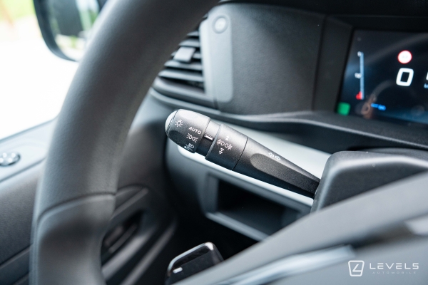 Utilitaire NOUVEAU PEUGEOT EXPERT M Fg 2.0 BLUEHDI 145CH  Pack Premium Connect BVA8