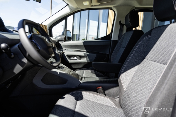 Utilitaire NOUVEAU PEUGEOT RIFTER 1.5 BLUEHDI 130CH ALLURE - 5 PLACES - 
