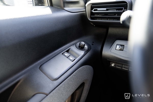 Utilitaire NOUVEAU PEUGEOT RIFTER 1.5 BLUEHDI 130CH ALLURE - 5 PLACES - 