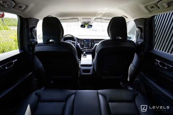  Volvo XC60 B4 197ch Plus Style Chrome GEARTRONIC 8