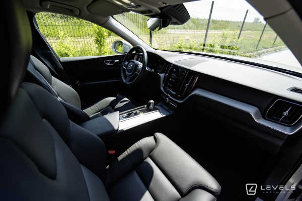  Volvo XC60 B4 197ch Plus Style Chrome GEARTRONIC 8