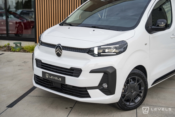 Utilitaire Citröen Jumpy M 2.0 BlueHDI 180 EAT8 Pack Connectivité - LED - Protection bois - 29990€ HT