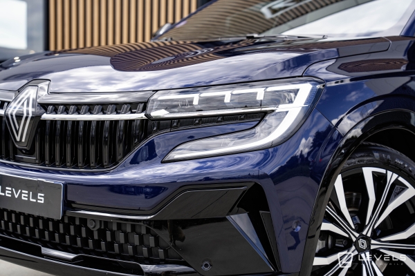Renault Espace VI 1.2 E-Tech Hybrid 200 ch Iconic 7 Places