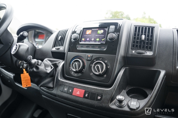 Utilitaire Peugeot Boxer FT 333 L2H2 BlueHDI 140 ch Asphalt - 20825€ HT
