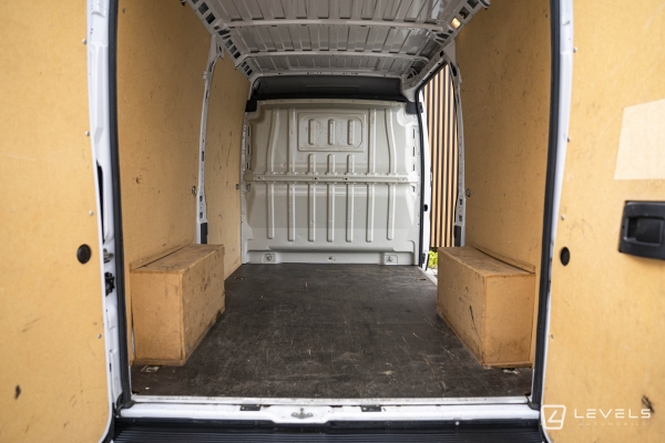Utilitaire Peugeot Boxer FT 333 L2H2 BlueHDI 140 ch Asphalt - 20825€ HT