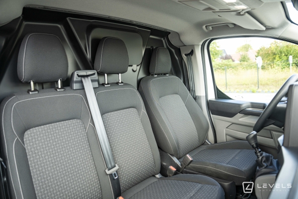 Utilitaire FORD TRANSIT CUSTOM 320 L2H1 2.0 ECOBLUE 136 CH TREND - 27490€ HT