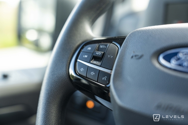 Utilitaire FORD TRANSIT CUSTOM 320 L2H1 2.0 ECOBLUE 136 CH TREND - 27490€ HT