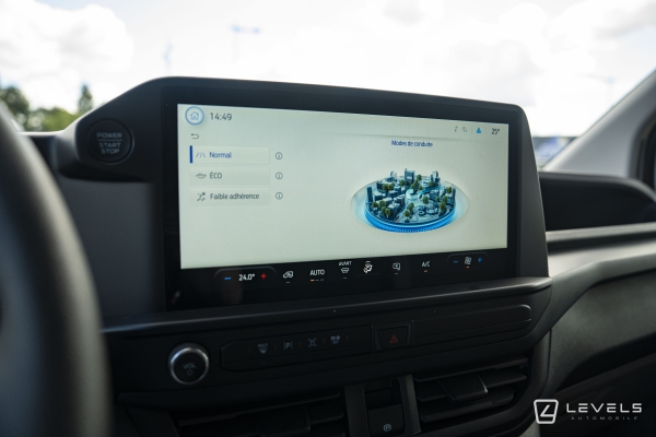 Utilitaire FORD TRANSIT CUSTOM 320 L2H1 2.0 ECOBLUE 136 CH TREND - 27490€ HT