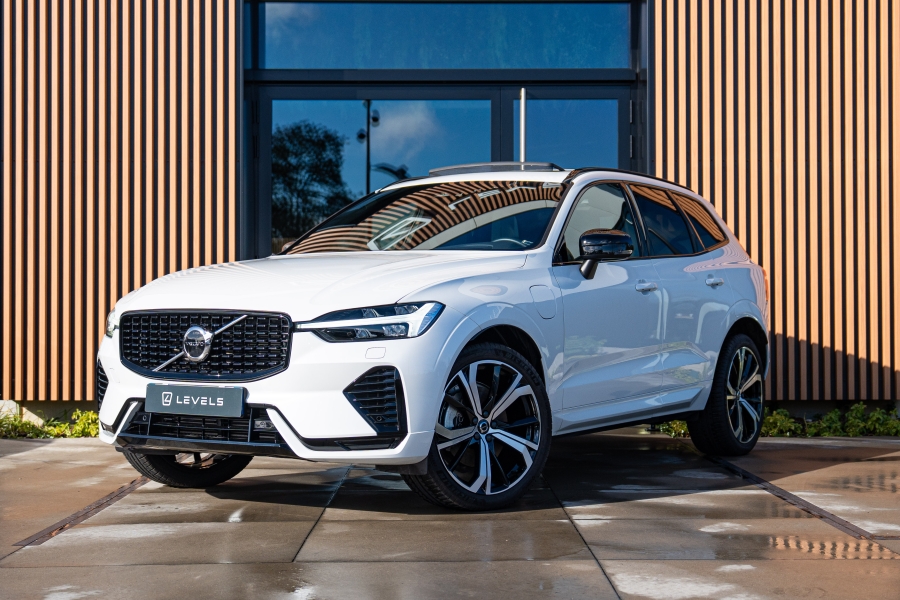 XC60 T6 253 + 145 ch Recharge Ultimate Style Dark