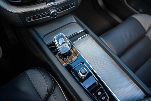  Volvo XC60 T6 253 + 145 ch Recharge Ultimate Style Dark