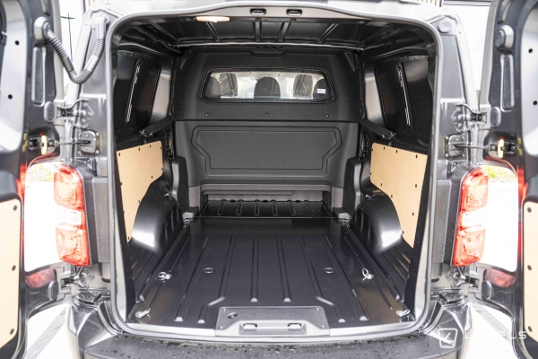 Utilitaire Citroen Jumpy XL 2.0 HDI 180 BVA Cabine approfondie 5 Places - 34992€ HT