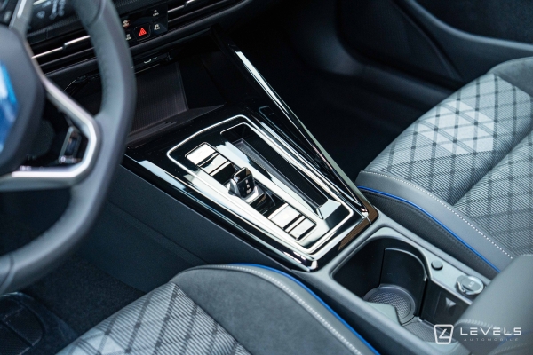  Volkswagen GOLF 8 1.5L eTSI 150 CH R-LINE Limited DSG7