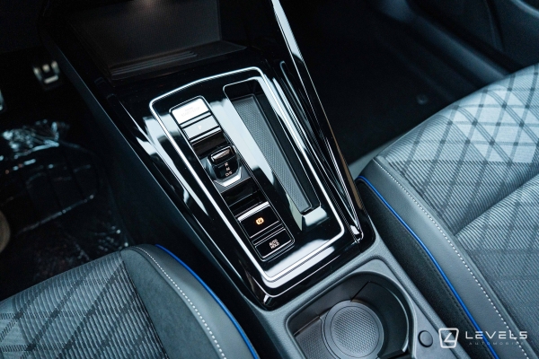  Volkswagen GOLF 8 1.5L eTSI 150 CH R-LINE Limited DSG7