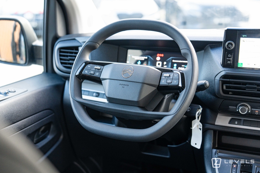 Utilitaire Citroën Jumpy Double Cabine 6 Places M BlueHDI 180 Ch EAT8 - 33325 €HT