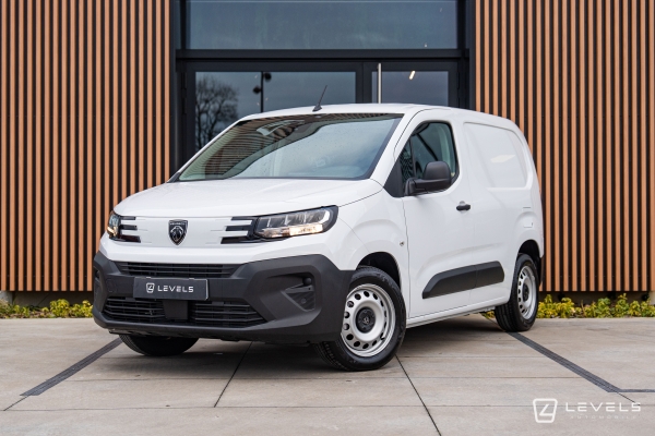 Utilitaire PEUGEOT Partner Standard 130 Ch 1.5 EAT8 - 19158 € HT