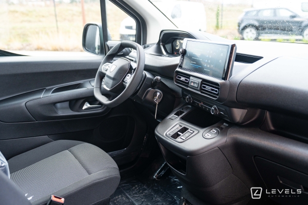 Utilitaire PEUGEOT Partner Standard 130 Ch 1.5 EAT8 - 19158 € HT