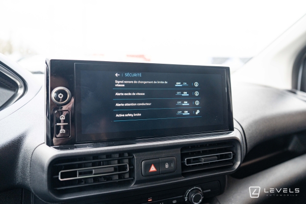 Utilitaire PEUGEOT Partner Standard 130 Ch 1.5 EAT8 - 19158 € HT