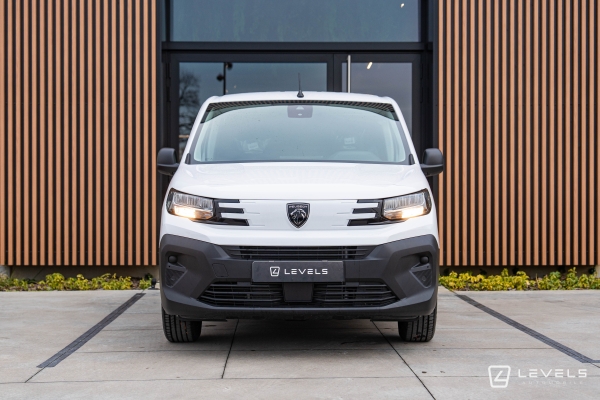 Utilitaire PEUGEOT Partner Standard 130 Ch 1.5 EAT8 - 19158 € HT