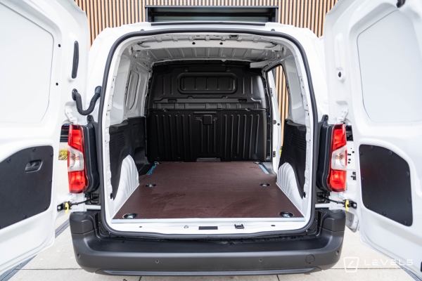 Utilitaire PEUGEOT Partner Standard 130 Ch 1.5 EAT8 - 19158 € HT