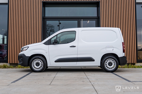 Utilitaire PEUGEOT Partner Standard 130 Ch 1.5 EAT8 - 19158 € HT