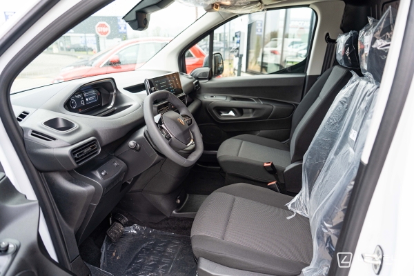 Utilitaire PEUGEOT Partner Standard 130 Ch 1.5 EAT8 - 19158 € HT