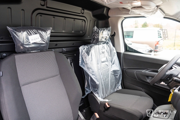 Utilitaire PEUGEOT Partner Standard 130 Ch 1.5 EAT8 - 19158 € HT