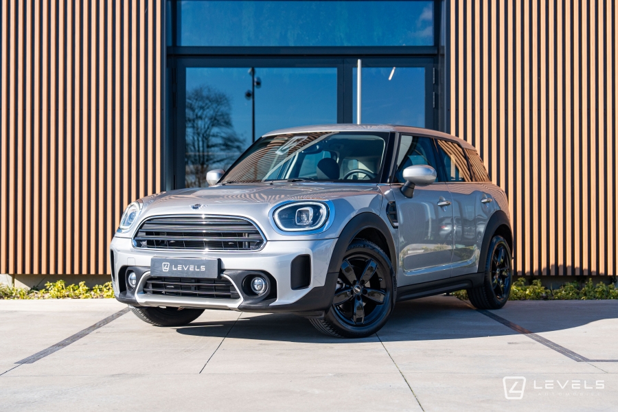 COUNTRYMAN COOPER Essential 136 ch BVA7