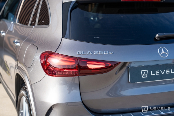 Mercedes GLA 250E AMG LINE 8G-DCT