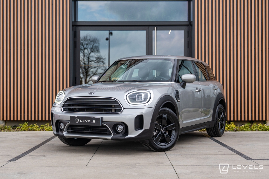 COUNTRYMAN COOPER Essential 136 ch BVA7