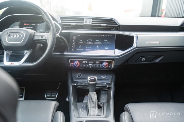 Audi Q3 45 TFSIe 245 ch S-Line S-TRONIC 6