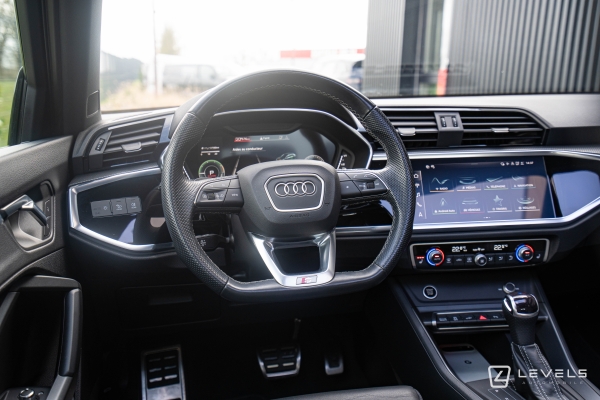 Audi Q3 45 TFSIe 245 ch S-Line S-TRONIC 6