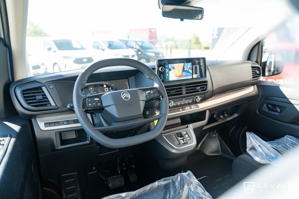 Utilitaire Citroën Jumpy M 2.2L 180 CH Cabine Approfondie 5 places EAT8 - 32492 € HT