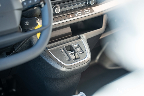 Utilitaire Citroën Jumpy M 2.2L 180 CH Cabine Approfondie 5 places EAT8 - 32492 € HT