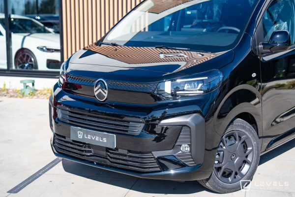 Utilitaire Citroën Jumpy M 2.2L 180 CH Cabine Approfondie 5 places EAT8 - 32908 € HT