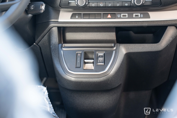 Utilitaire Citroën Jumpy M 2.2L 180 CH Cabine Approfondie 5 places EAT8 - 32908 € HT