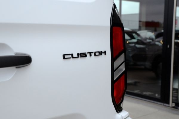 Utilitaire FORD Transit Custom 136ch Fourgon tôlé 280 L1H1 2.0 EcoBlue 25825€ HT