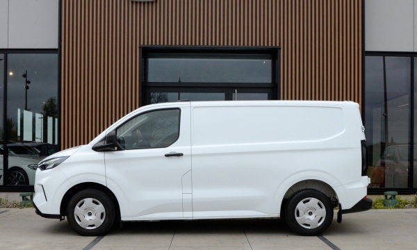 Utilitaire FORD Transit Custom 136ch Fourgon tôlé 280 L1H1 2.0 EcoBlue 25825€ HT