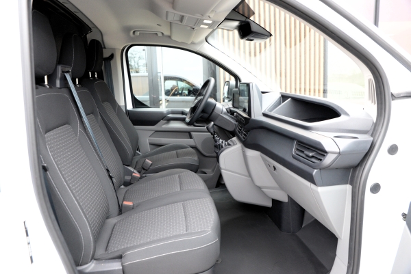 Utilitaire FORD Transit Custom 136ch Fourgon tôlé 280 L1H1 2.0 EcoBlue 25825€ HT