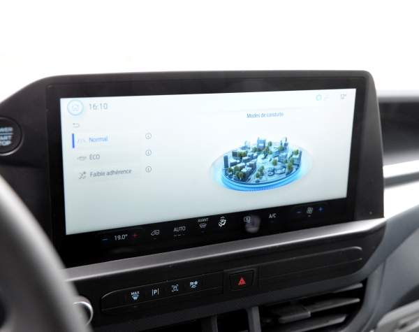 Utilitaire FORD Transit Custom 136ch Fourgon tôlé 280 L1H1 2.0 EcoBlue 25825€ HT