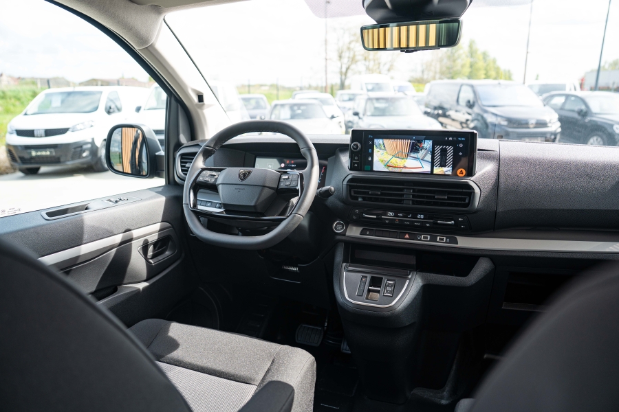 Utilitaire PEUGEOT EXPERT XL 2.2 HDI 180 BVA CABINE APPROFONDIE 5 P 33325 €HT