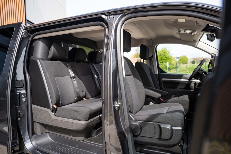 Utilitaire PEUGEOT EXPERT XL 2.2 HDI 180 BVA CABINE APPROFONDIE 5 P 33325 €HT